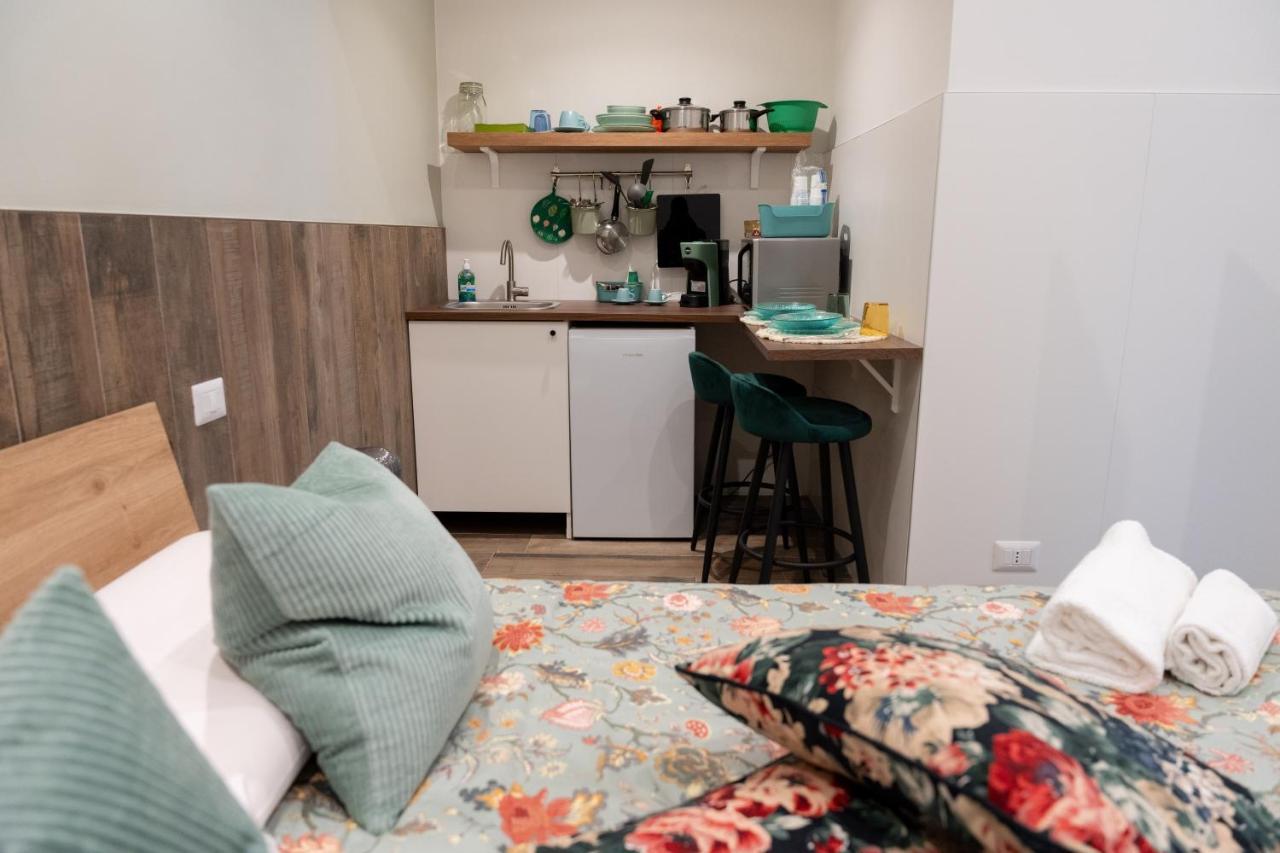 바리 Palazzo Nicolaus Del Lungomare B&B 외부 사진