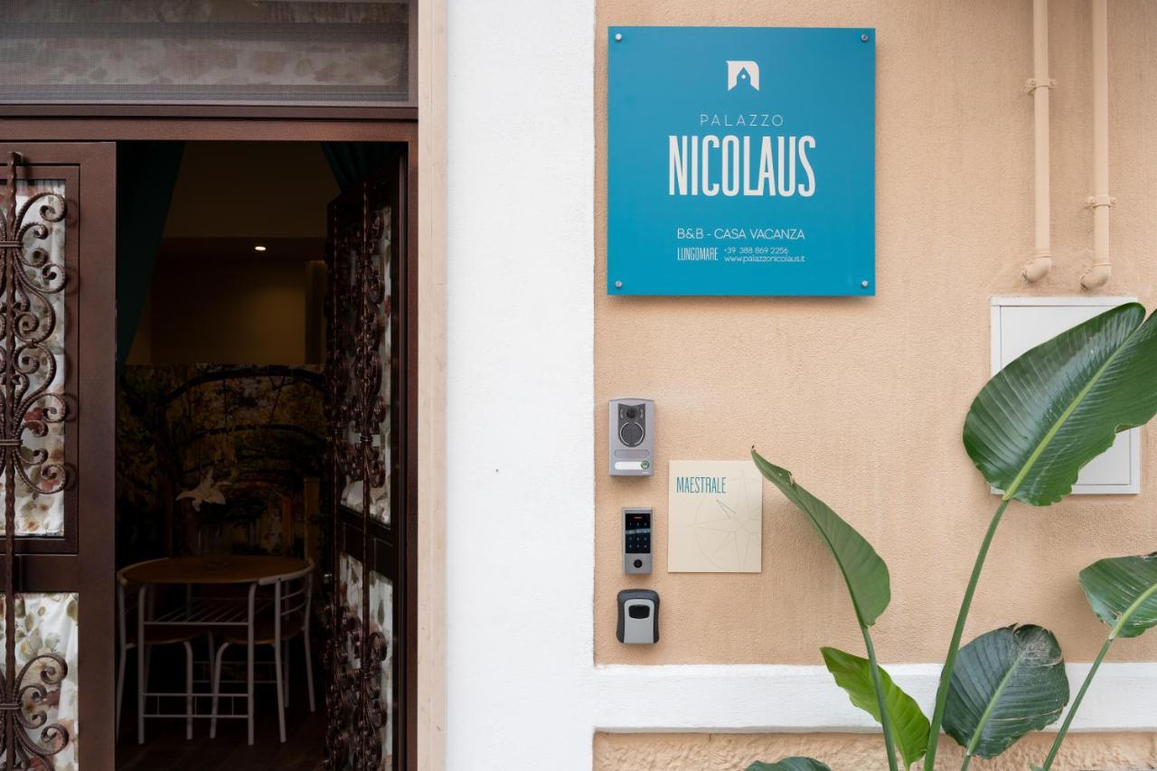 바리 Palazzo Nicolaus Del Lungomare B&B 외부 사진
