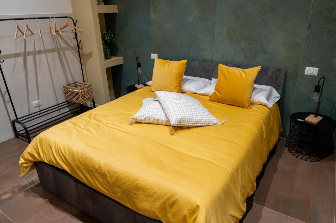 바리 Palazzo Nicolaus Del Lungomare B&B 외부 사진