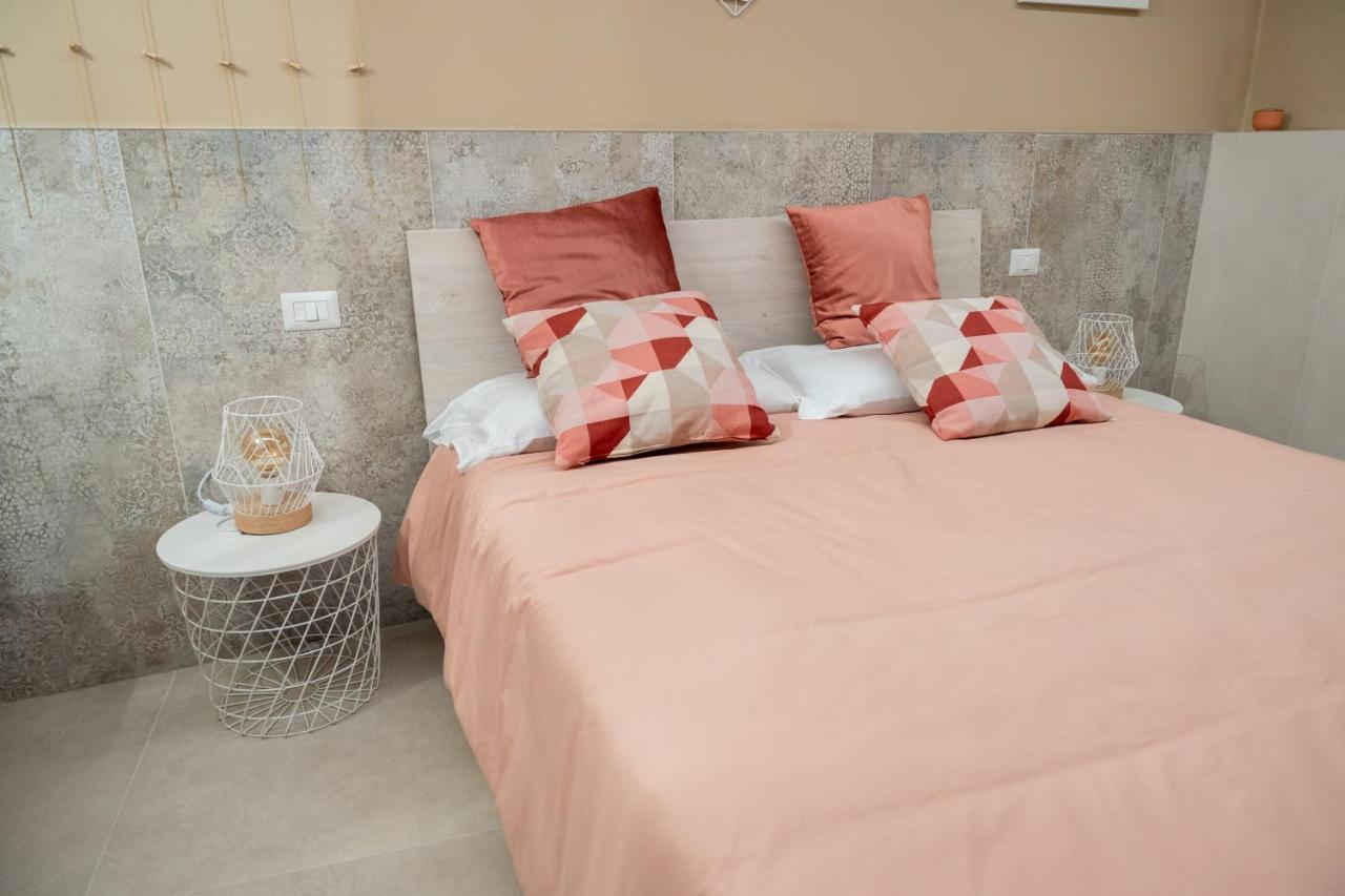 바리 Palazzo Nicolaus Del Lungomare B&B 외부 사진