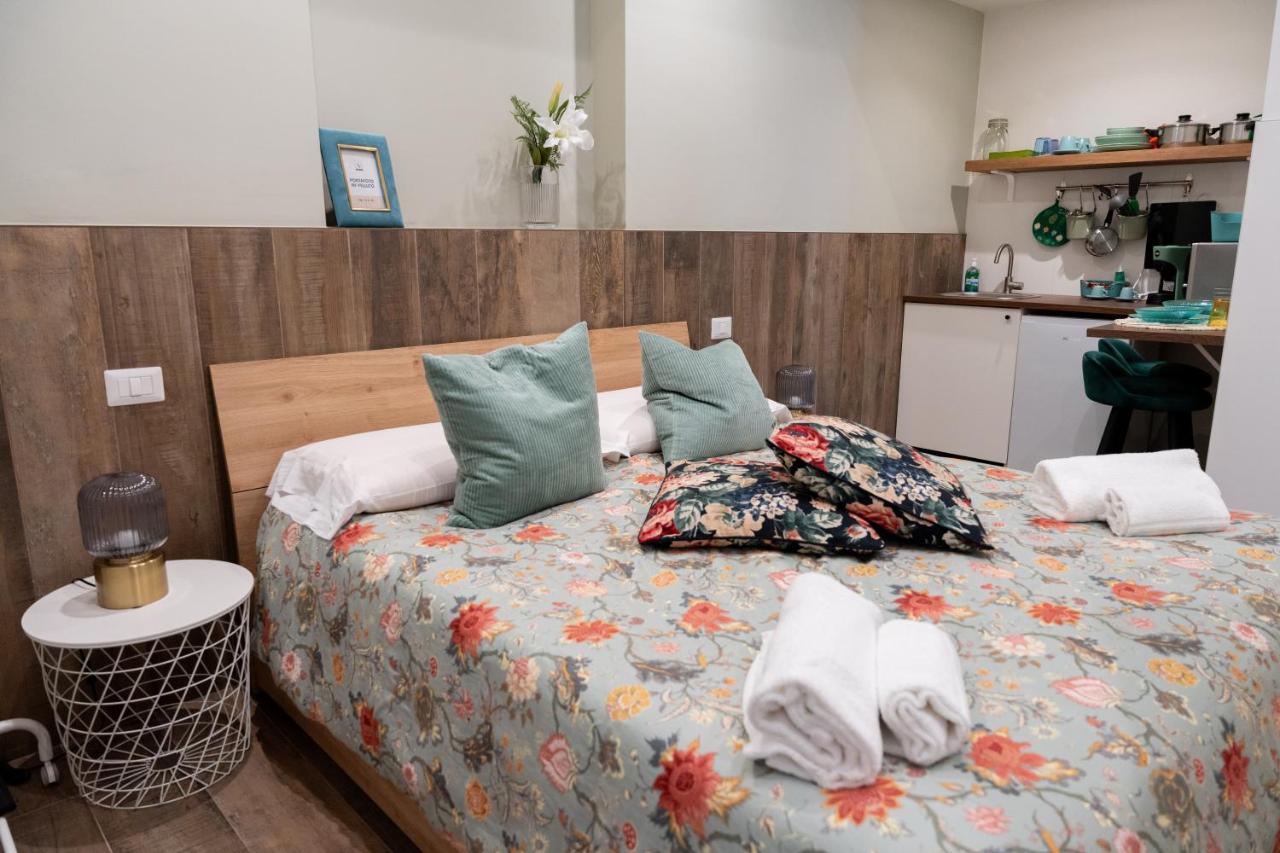 바리 Palazzo Nicolaus Del Lungomare B&B 외부 사진
