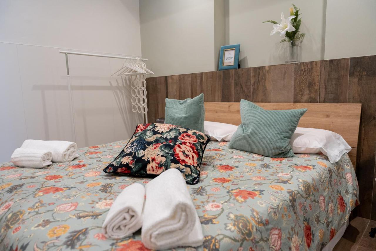 바리 Palazzo Nicolaus Del Lungomare B&B 외부 사진