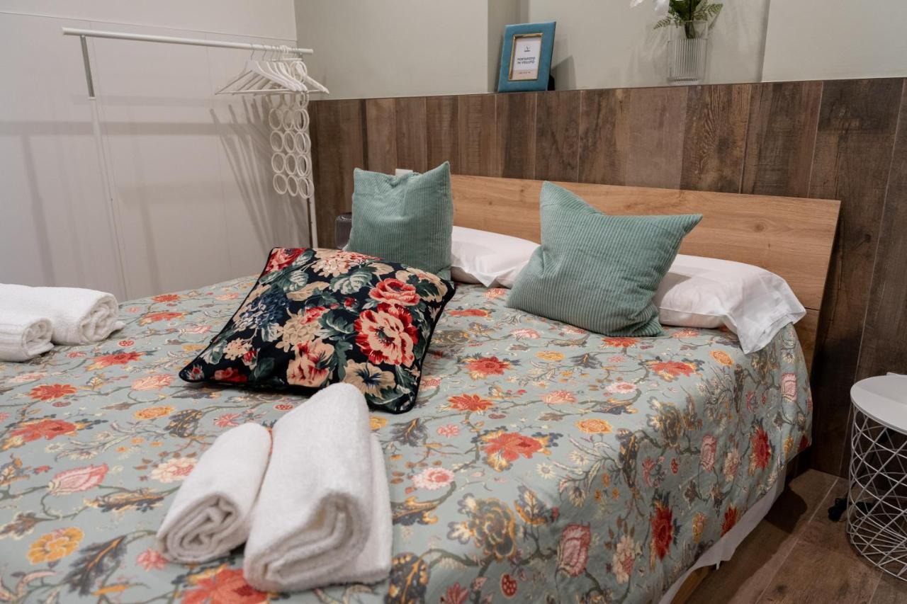 바리 Palazzo Nicolaus Del Lungomare B&B 외부 사진
