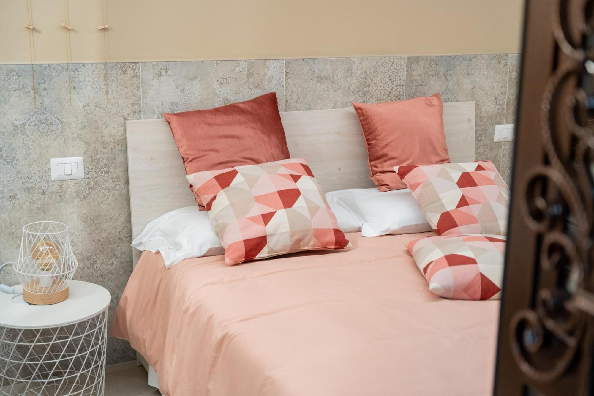 바리 Palazzo Nicolaus Del Lungomare B&B 외부 사진