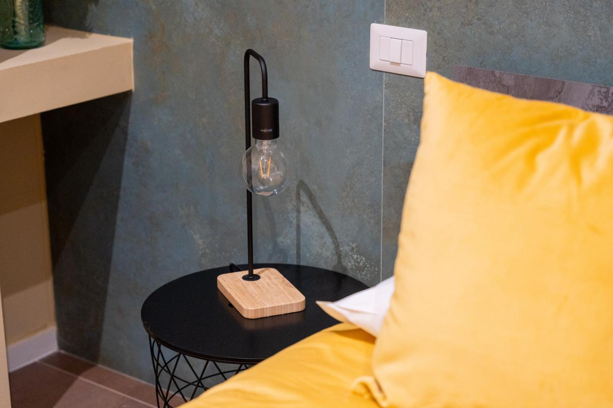 바리 Palazzo Nicolaus Del Lungomare B&B 외부 사진