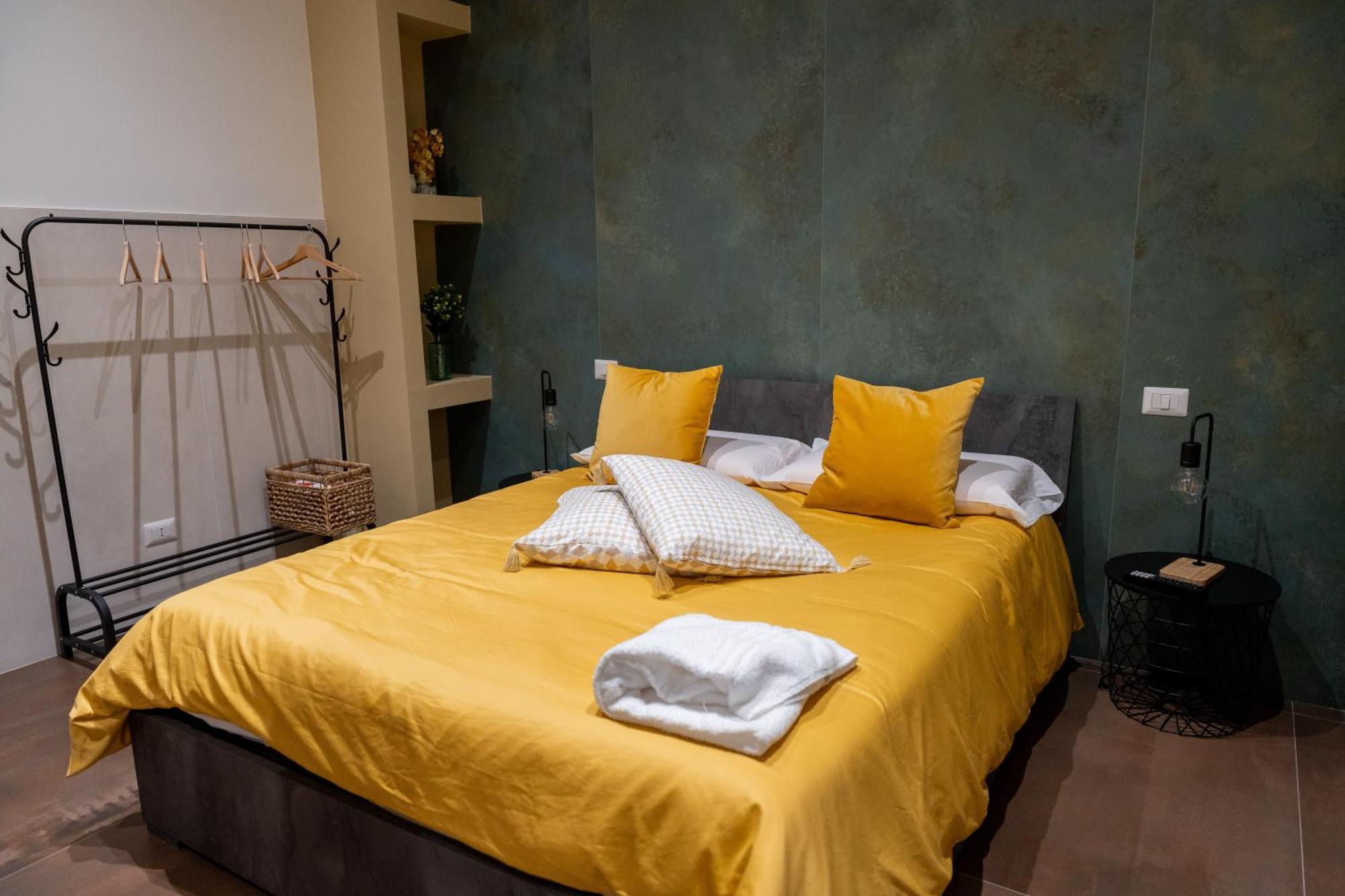 바리 Palazzo Nicolaus Del Lungomare B&B 외부 사진