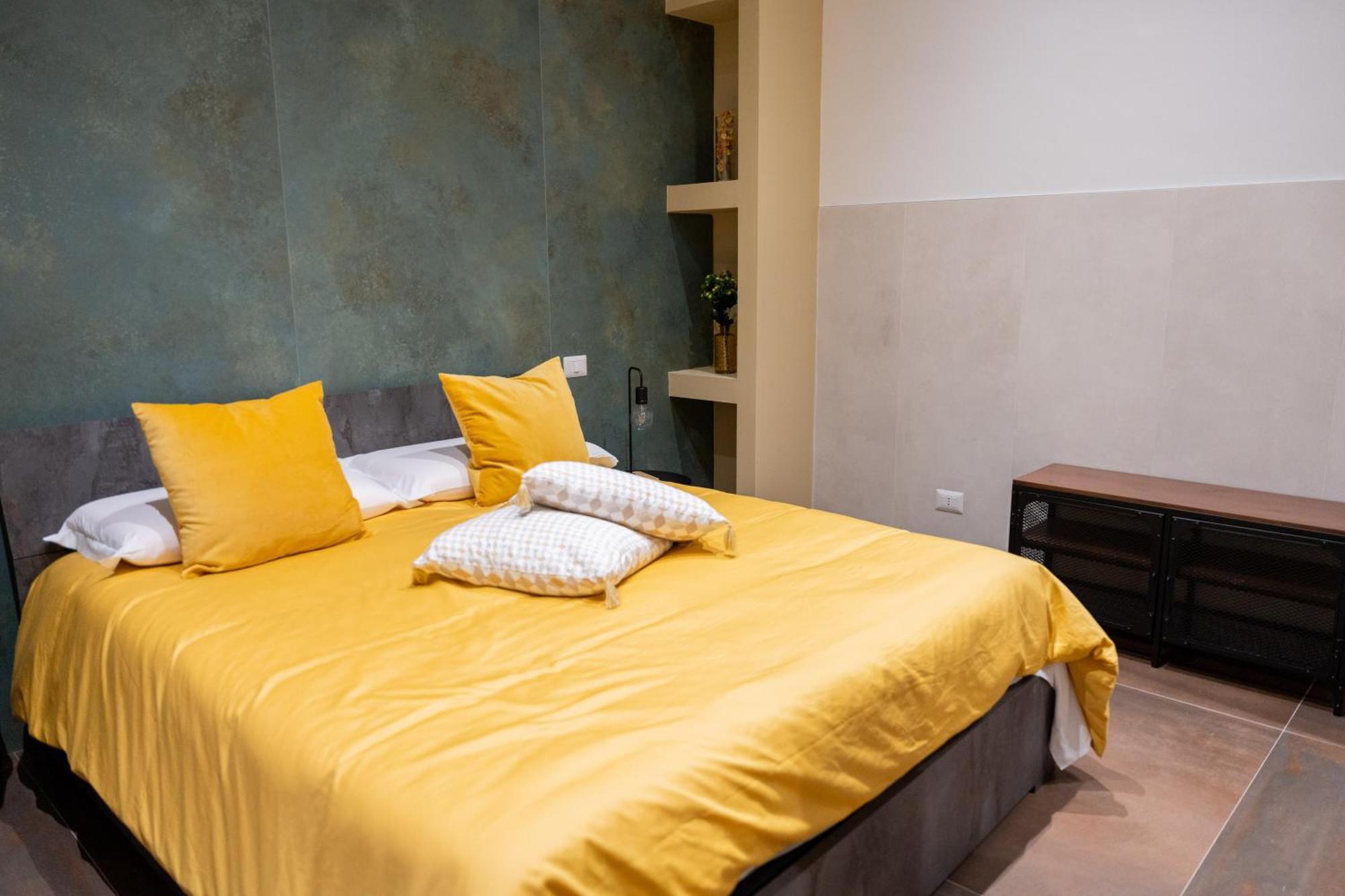 바리 Palazzo Nicolaus Del Lungomare B&B 외부 사진